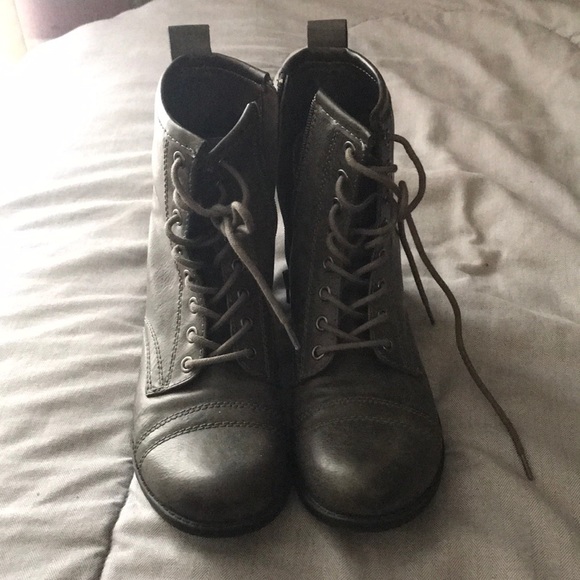 Stevie Boots - Picture 2 of 4